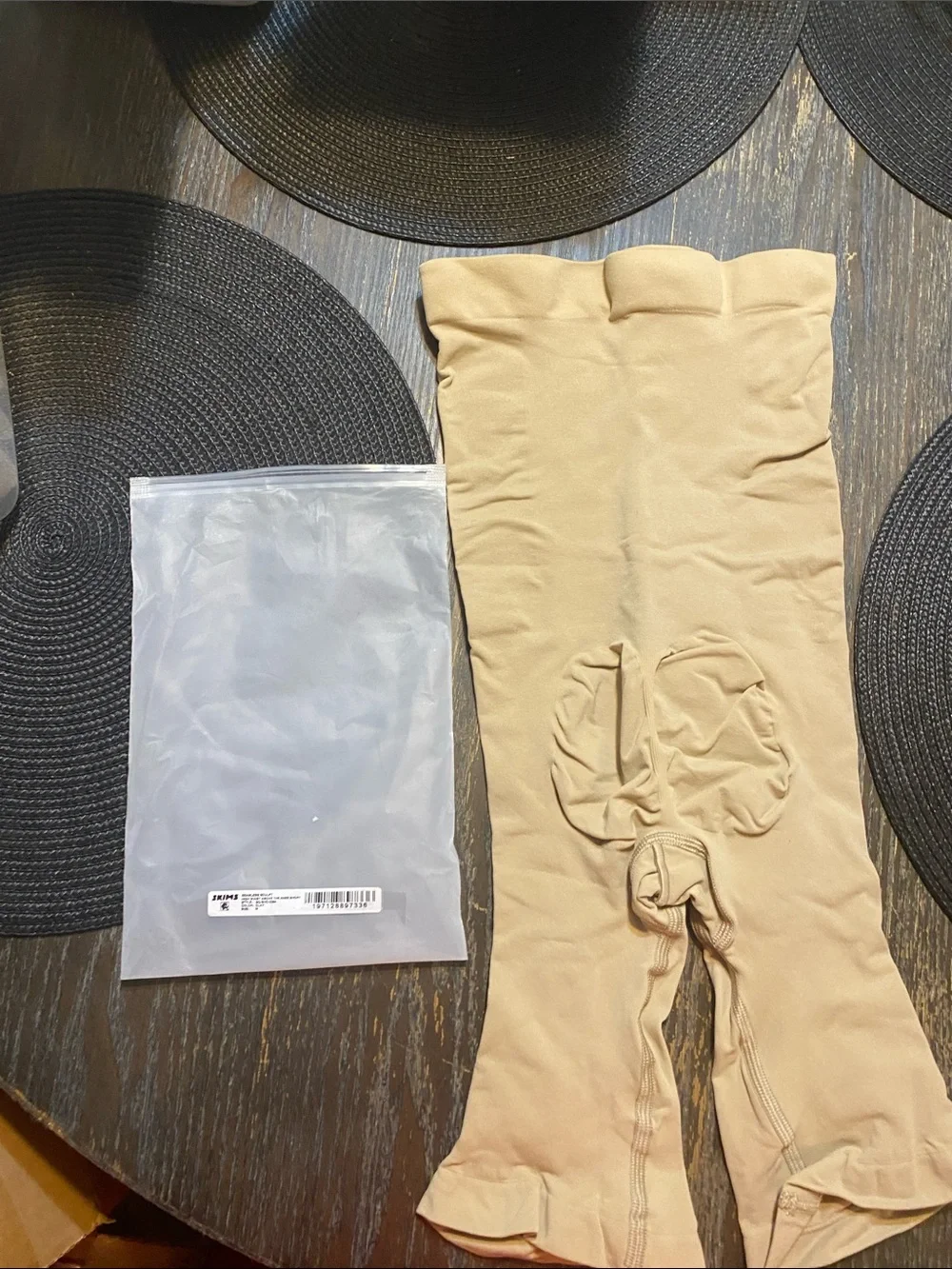 Skims seamless sculpt high waisted above knee shorts mica size medium
